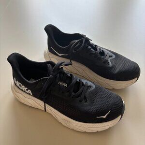 Hoka Women's Arahi 7 Sneakers